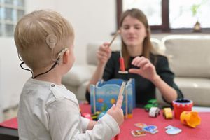 Як налагодити навчальний процес для дітей з вадами слуху: рекомендації та методики