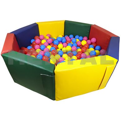 Dry pool with balls